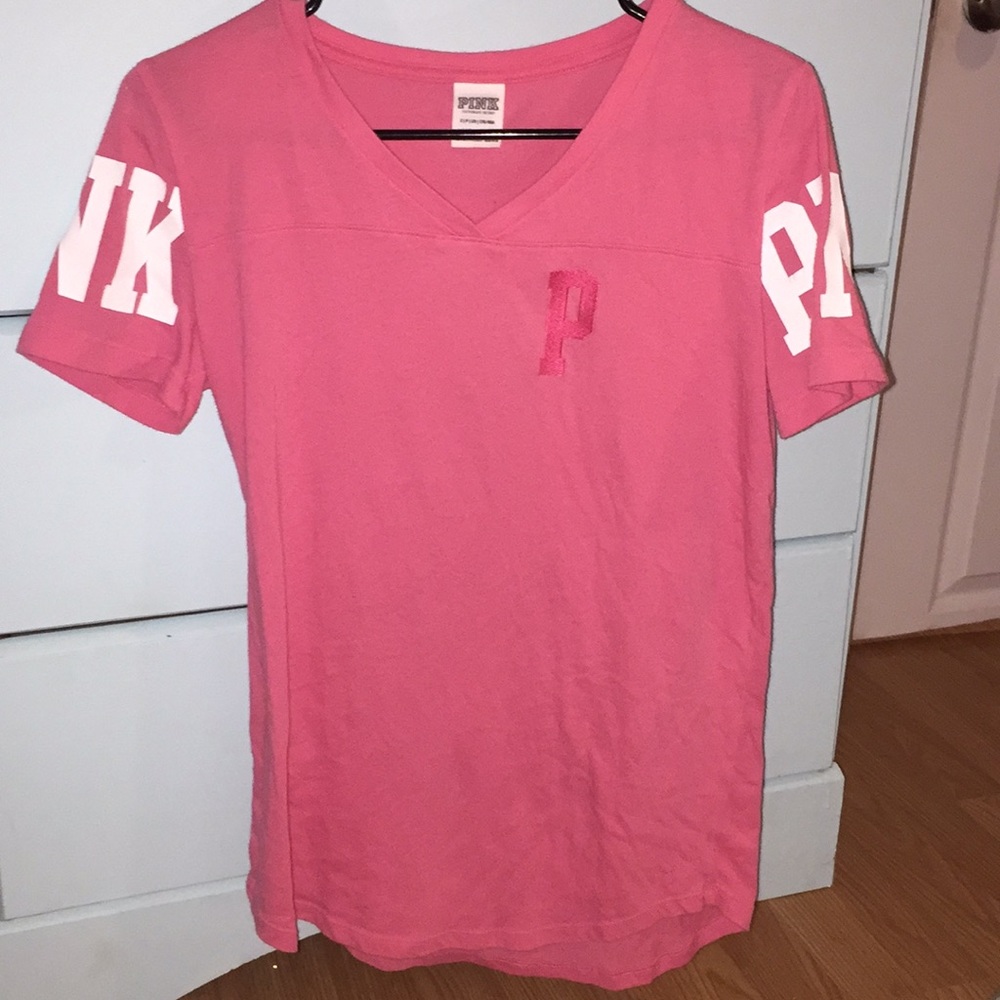 A women’s small tee